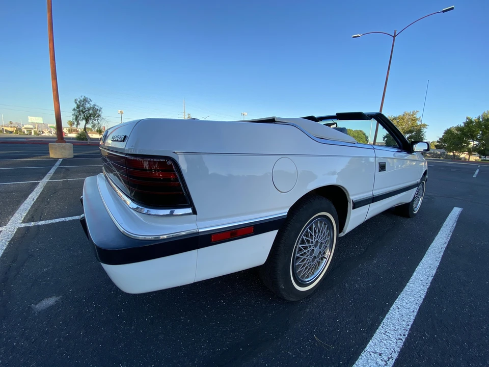 1988 Chrysler LeBaron - Image 11 of 31