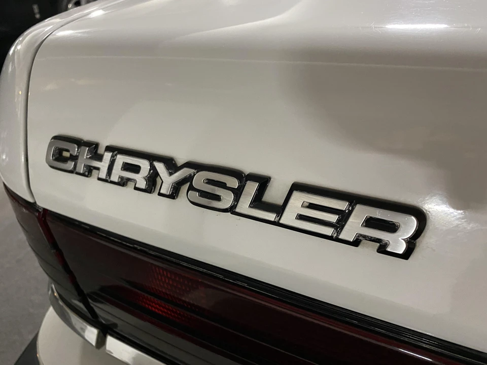 1988 Chrysler LeBaron - Image 20 of 31