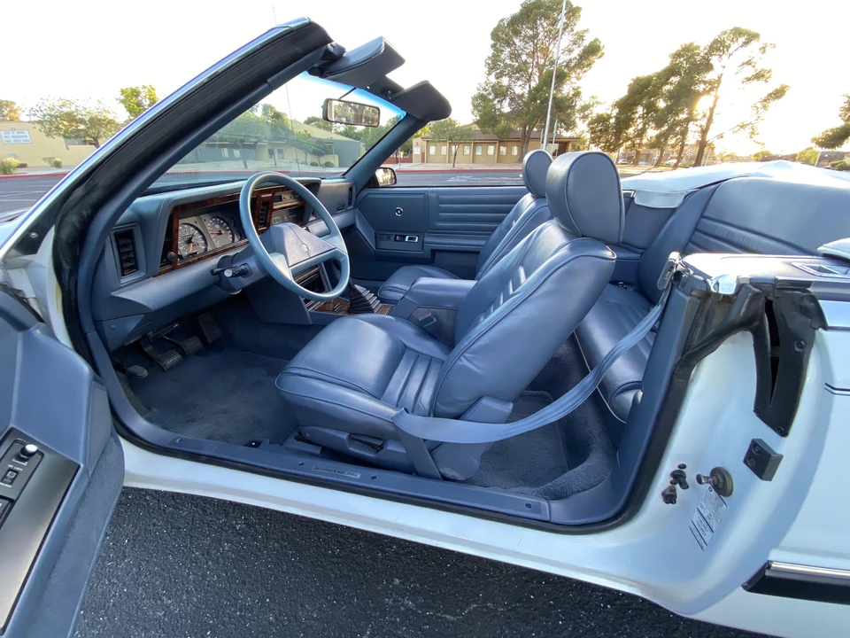 1988 Chrysler LeBaron - Image 24 of 31