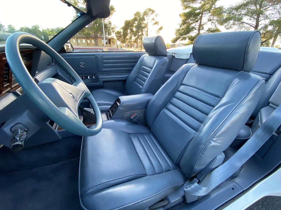 1988 Chrysler LeBaron - Image 23 of 31