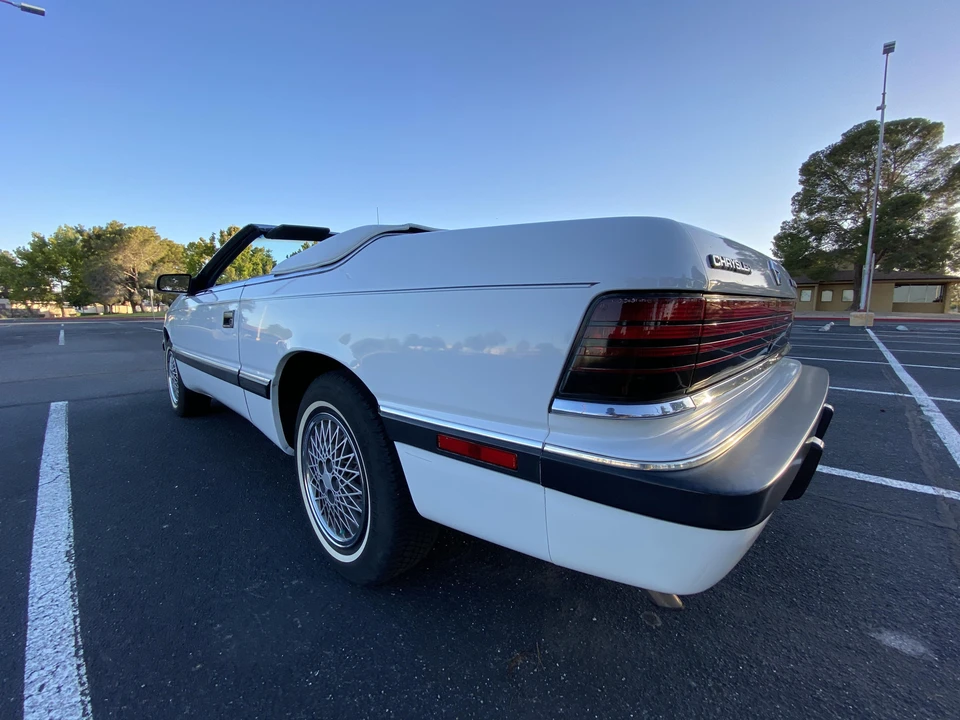 1988 Chrysler LeBaron - Image 9 of 31