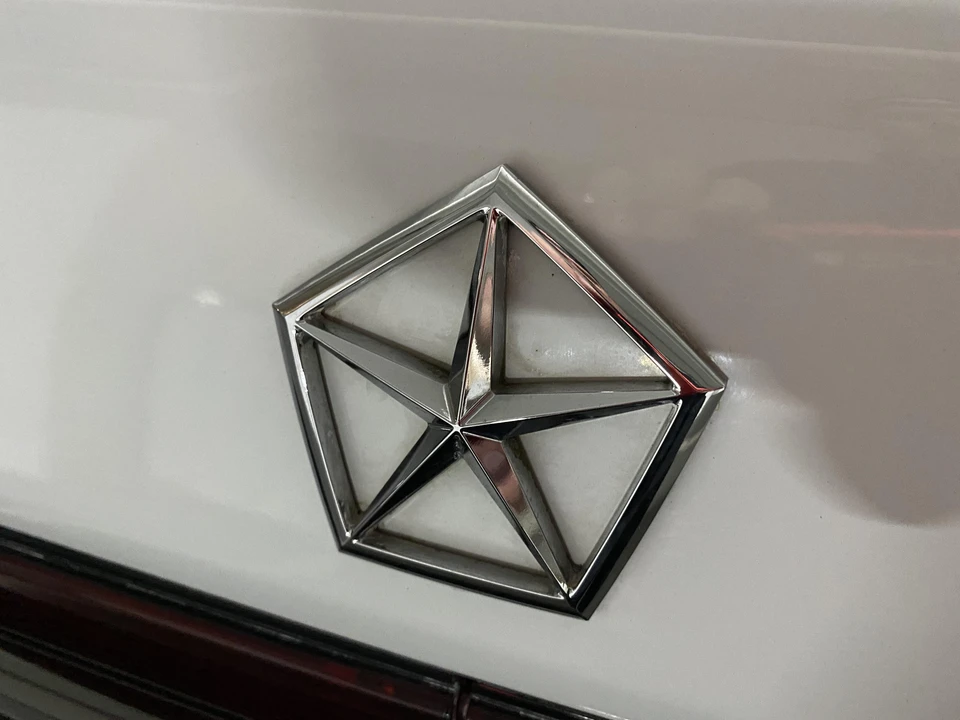 1988 Chrysler LeBaron - Image 18 of 31