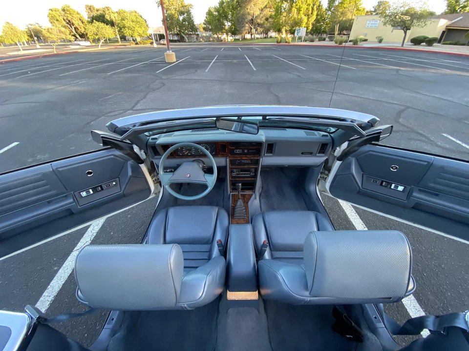 1988 Chrysler LeBaron - Image 29 of 31
