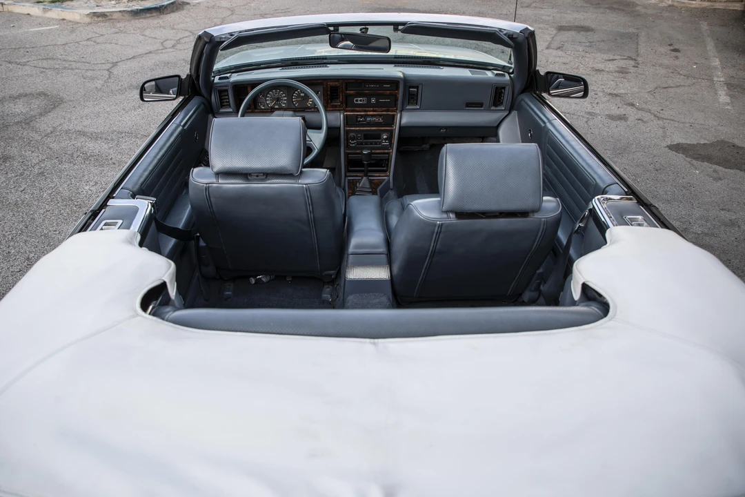 1988 Chrysler LeBaron - Image 30 of 31