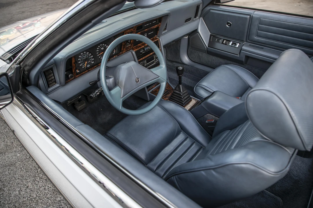 1988 Chrysler LeBaron - Image 27 of 31
