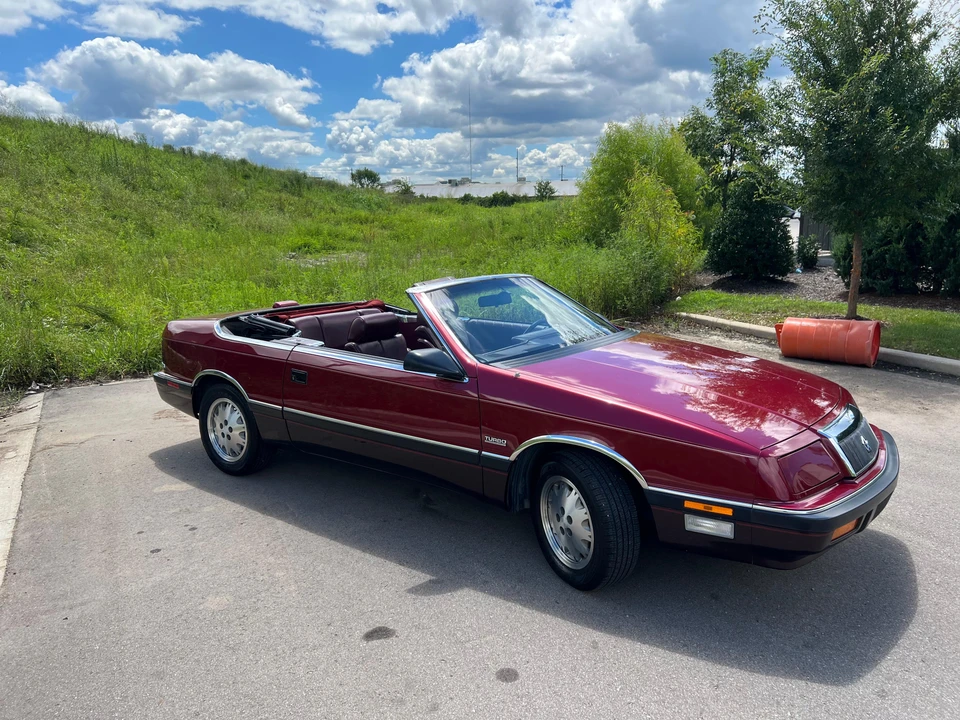 1988 Chrysler LeBaron - Image 25 of 31