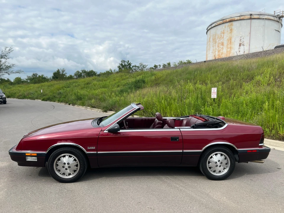 1988 Chrysler LeBaron - Image 9 of 31