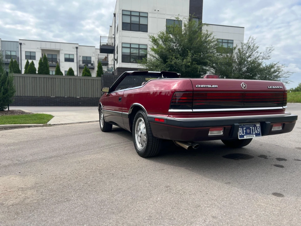 1988 Chrysler LeBaron - Image 17 of 31