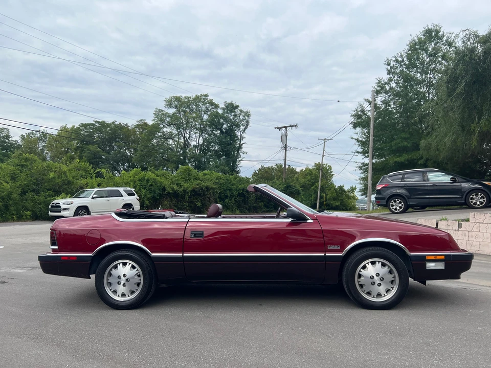 1988 Chrysler LeBaron - Image 22 of 31