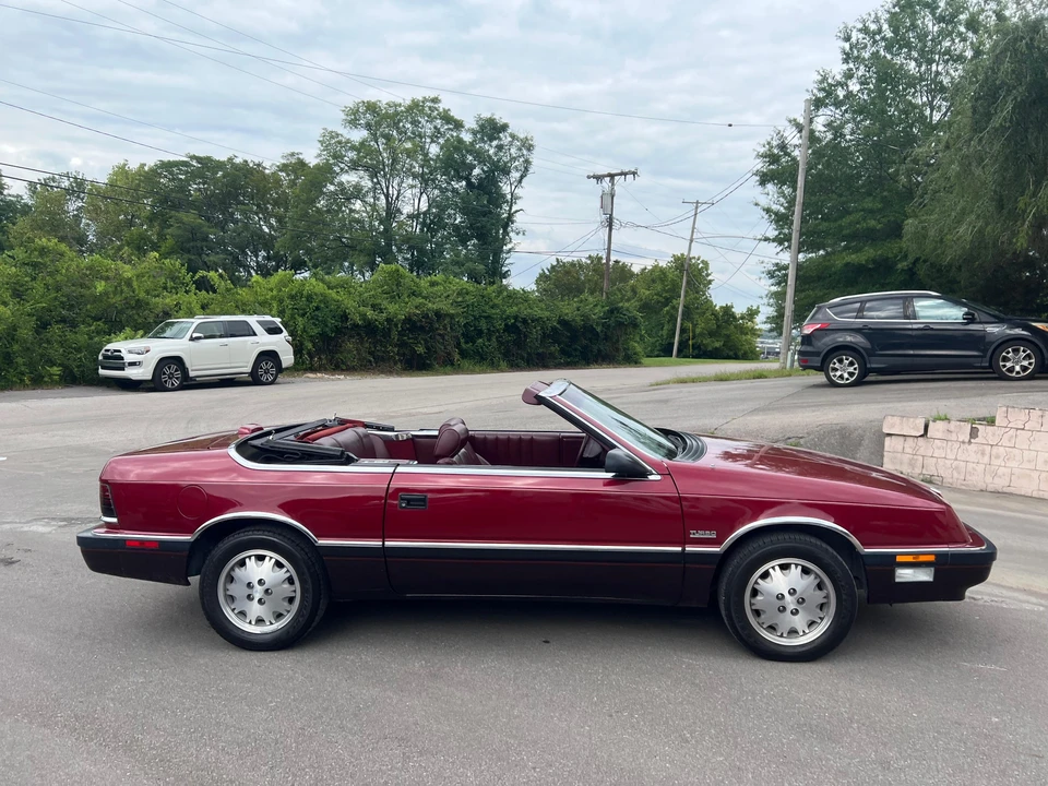 1988 Chrysler LeBaron - Image 23 of 31