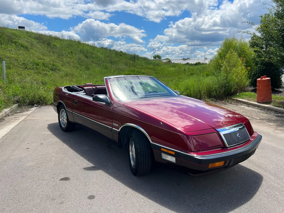 1988 Chrysler LeBaron - Image 26 of 31