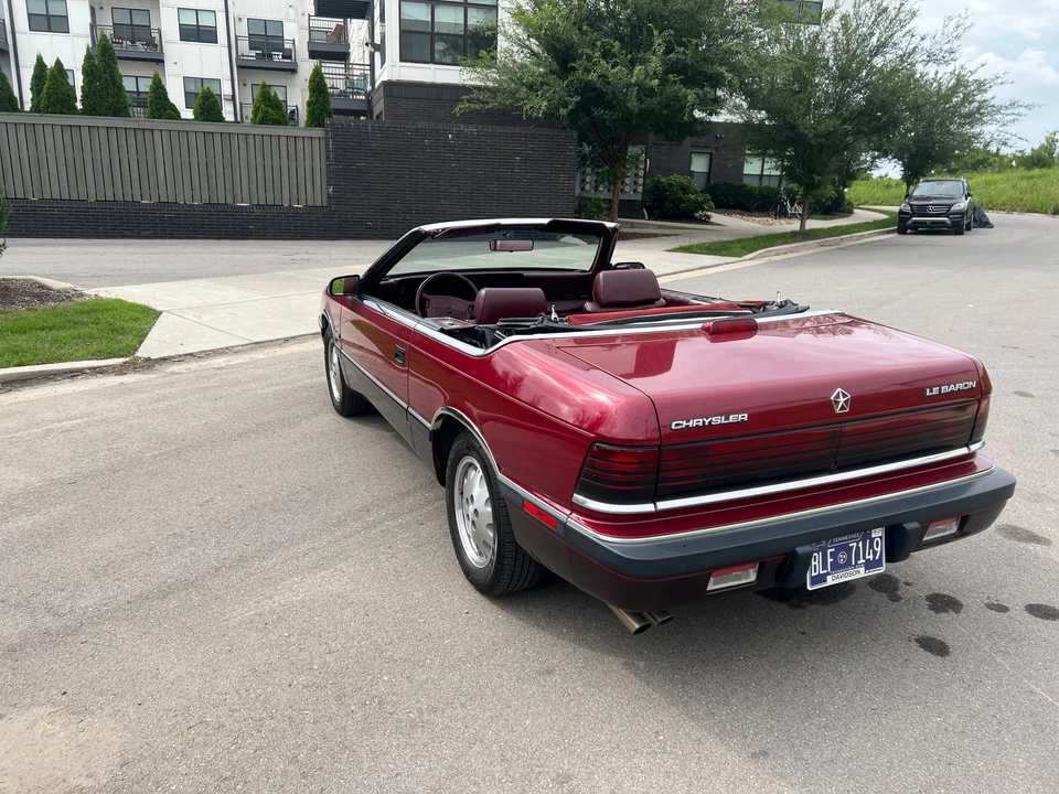 1988 Chrysler LeBaron - Image 18 of 31