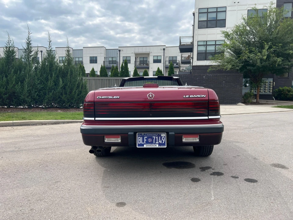 1988 Chrysler LeBaron - Image 21 of 31