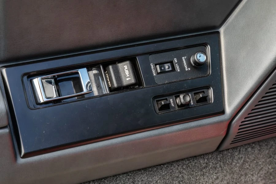 1988 Chrysler LeBaron - Image 31 of 31