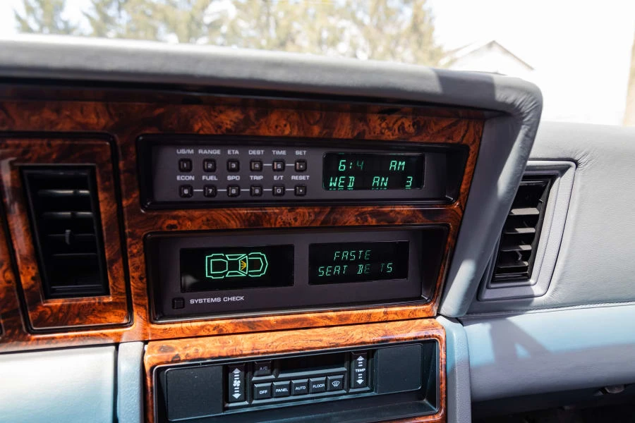 1988 Chrysler LeBaron - Image 26 of 31