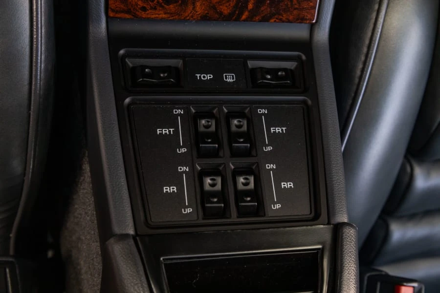 1988 Chrysler LeBaron - Image 28 of 31