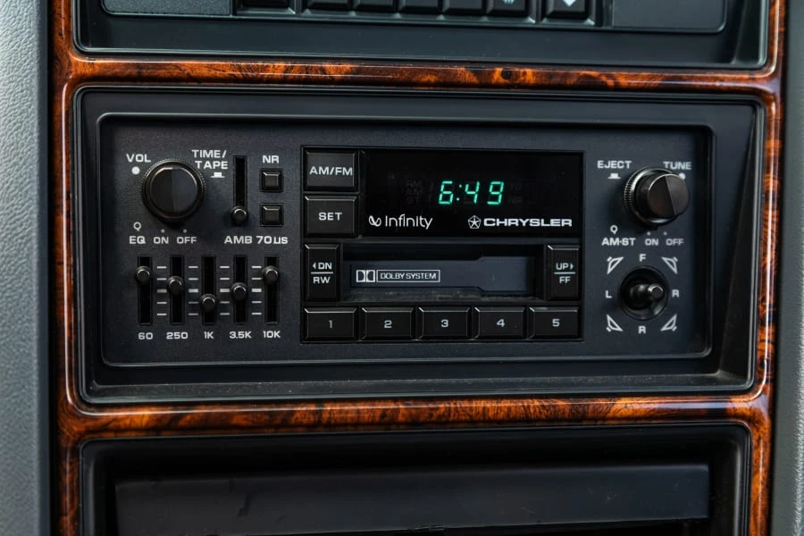 1988 Chrysler LeBaron - Image 27 of 31