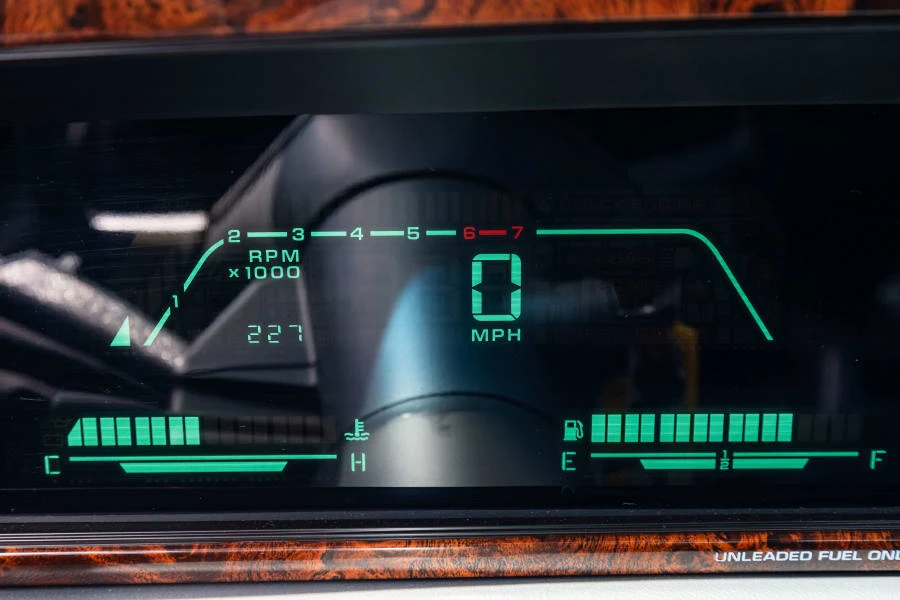 1988 Chrysler LeBaron - Image 22 of 31