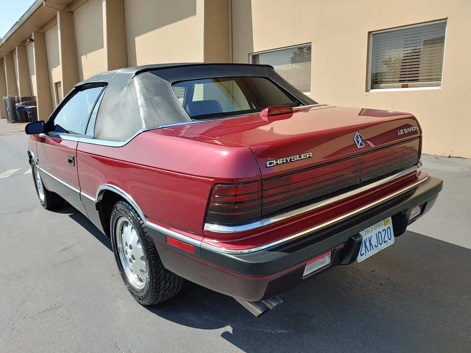 1988 Chrysler LeBaron - Image 19 of 31