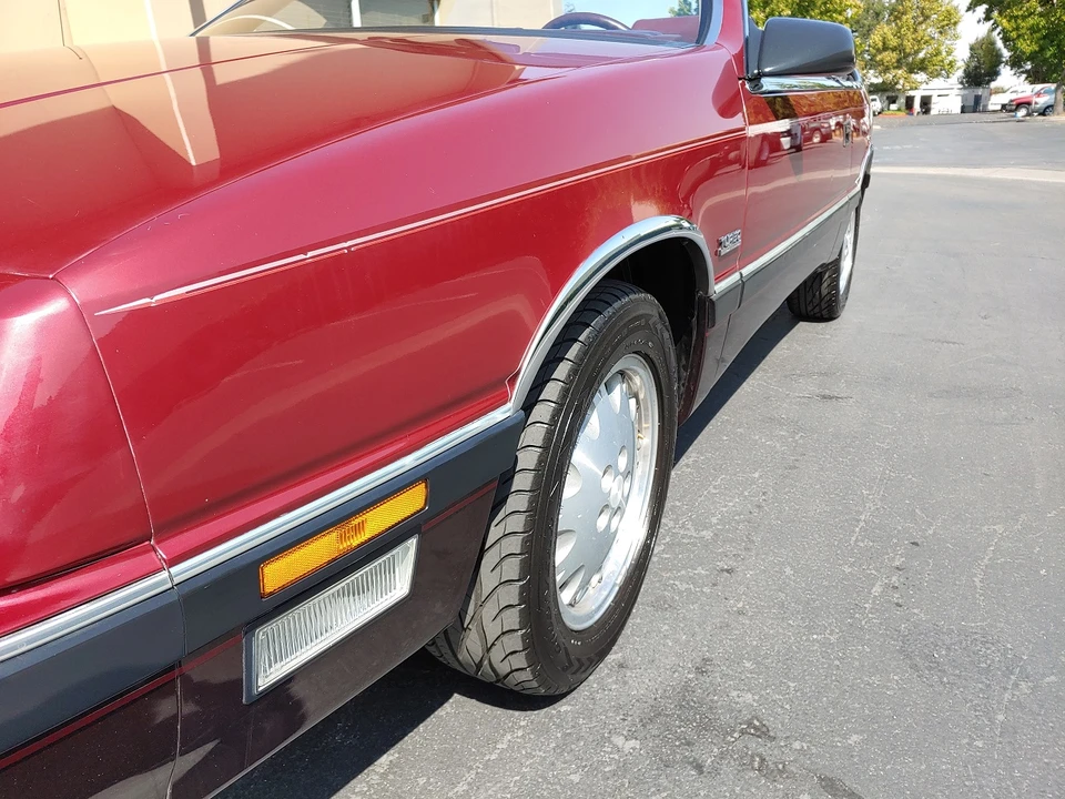 1988 Chrysler LeBaron - Image 24 of 31