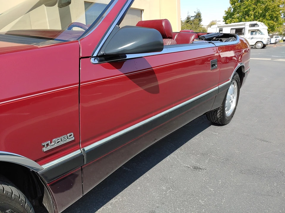 1988 Chrysler LeBaron - Image 25 of 31