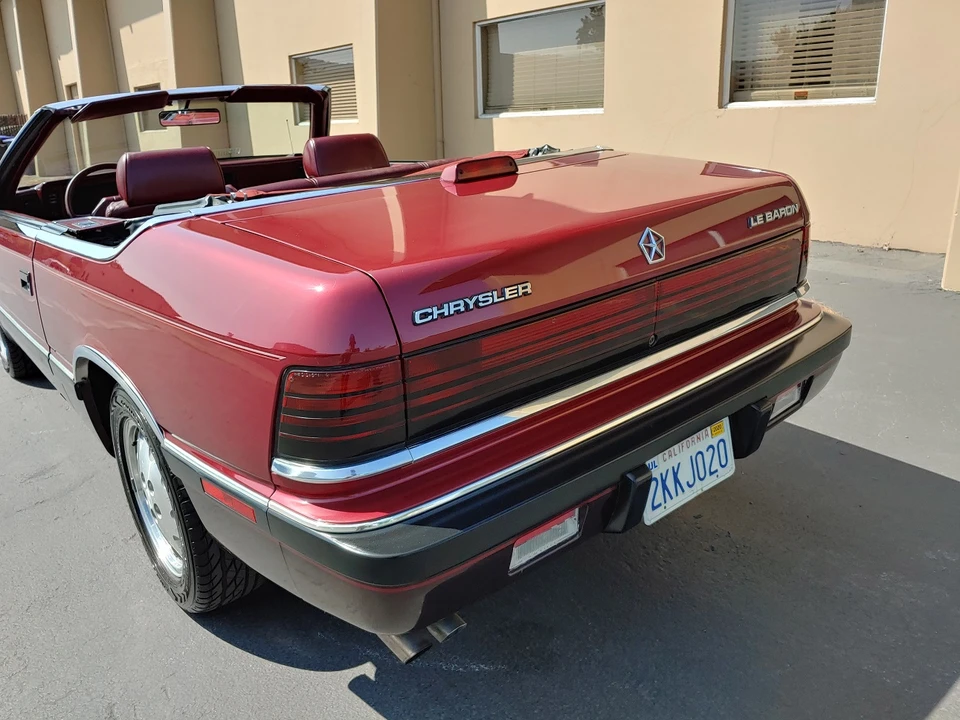 1988 Chrysler LeBaron - Image 16 of 31
