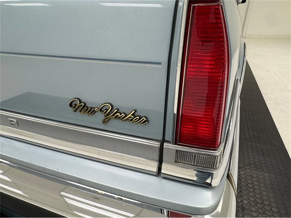1988 Chrysler New Yorker - Image 21 of 31