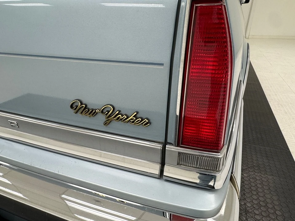 1988 Chrysler New Yorker - Image 21 of 31