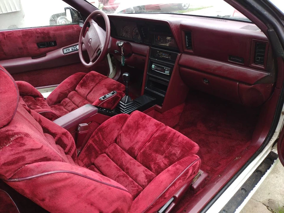 1988 Dodge Daytona - Image 13 of 18
