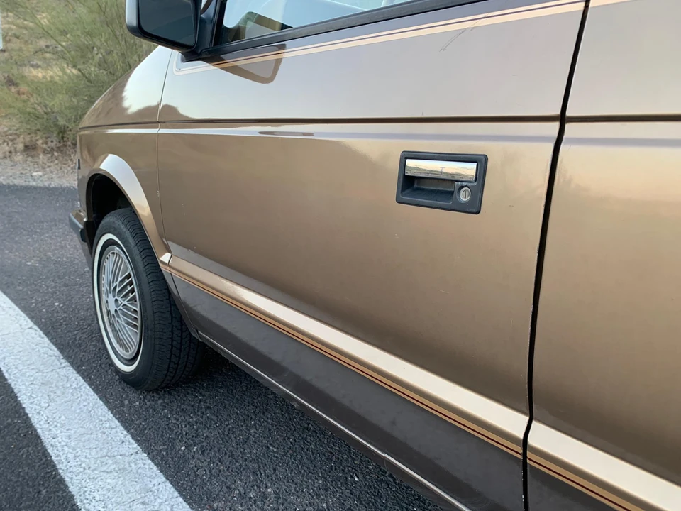 1988 Dodge Caravan - Image 22 of 31