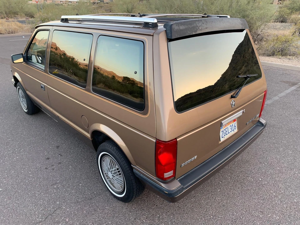 1988 Dodge Caravan - Image 12 of 31