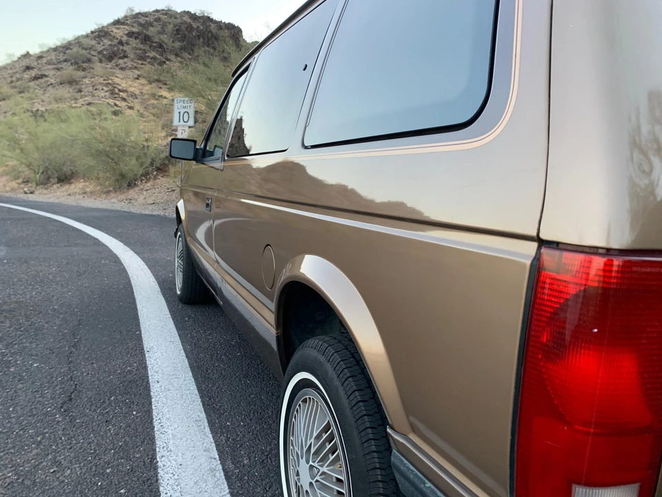 1988 Dodge Caravan - Image 23 of 31