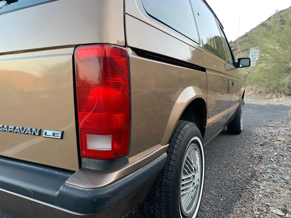 1988 Dodge Caravan - Image 26 of 31