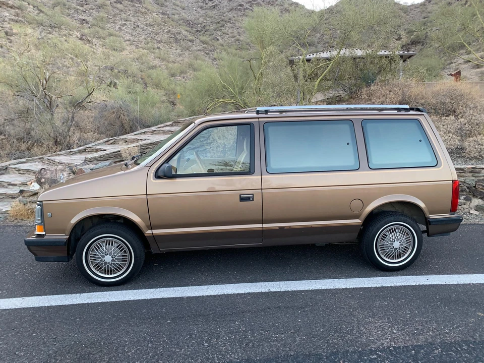 1988 Dodge Caravan - Image 10 of 31