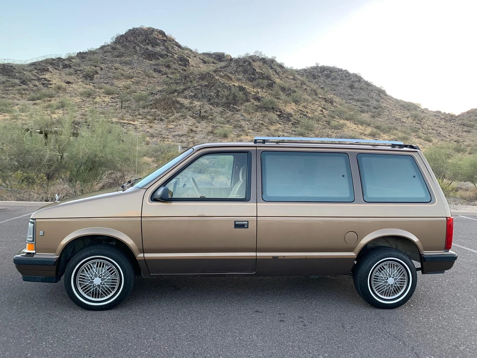 1988 Dodge Caravan - Image 11 of 31