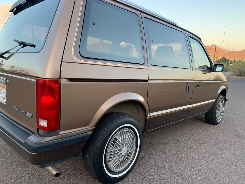 1988 Dodge Caravan - Image 16 of 31