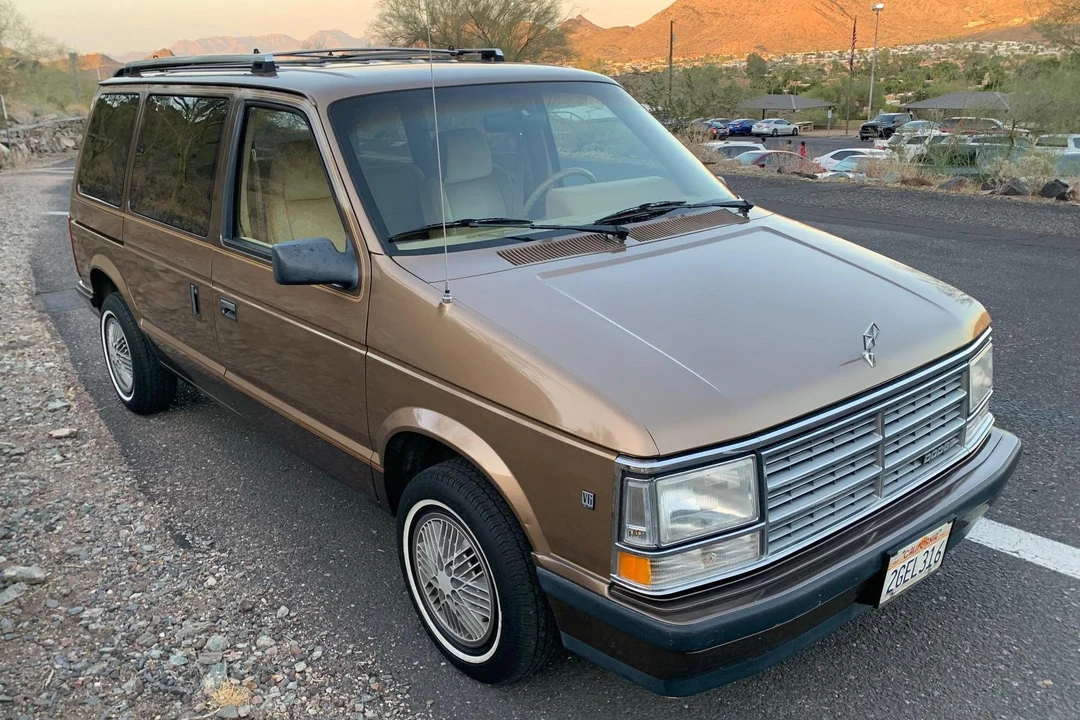 1988 Dodge Caravan - Image 3 of 31