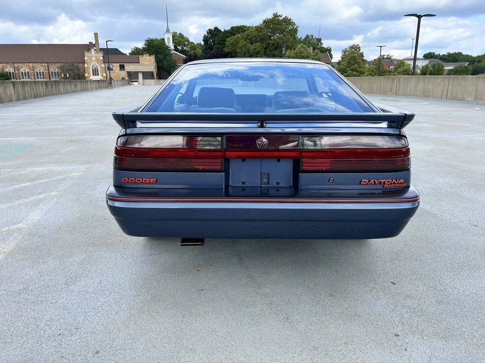 1988 Dodge Daytona - Image 17 of 31