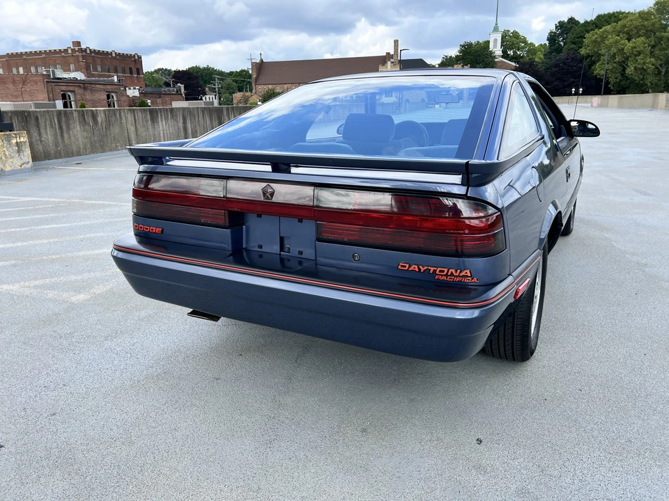 1988 Dodge Daytona - Image 16 of 31