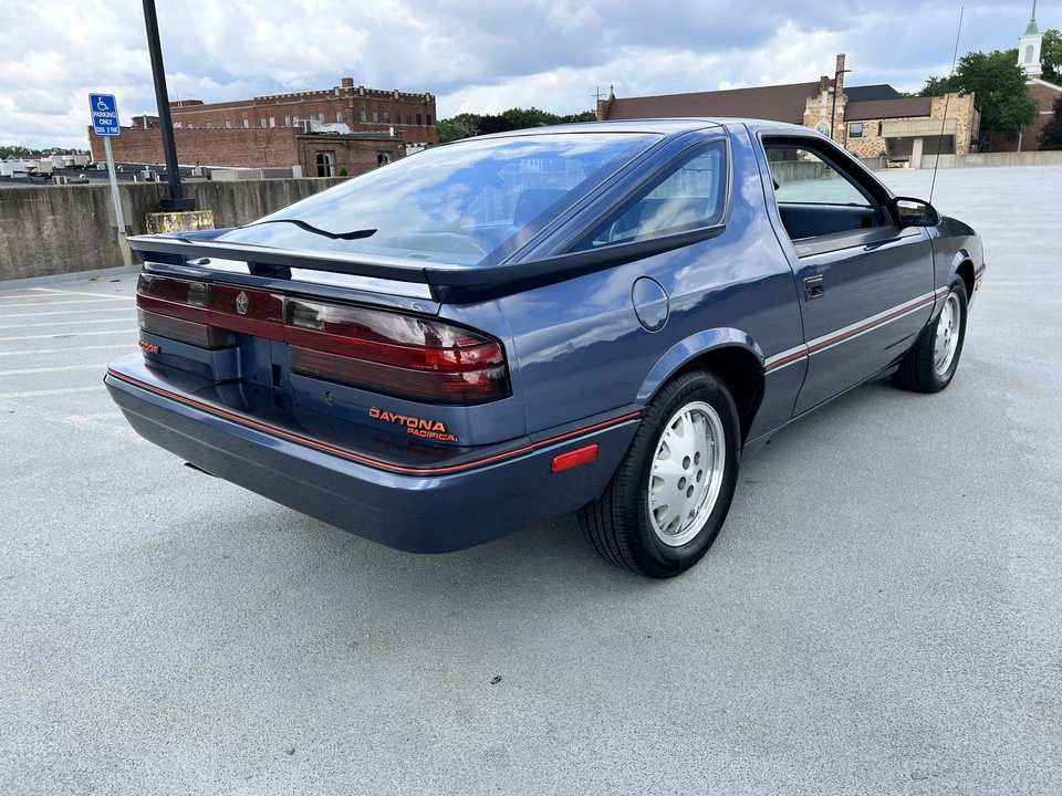 1988 Dodge Daytona - Image 15 of 31