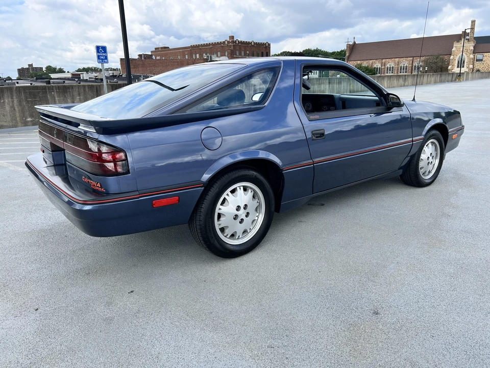 1988 Dodge Daytona - Image 14 of 31