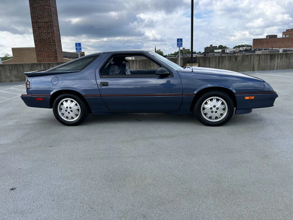 1988 Dodge Daytona - Image 11 of 31