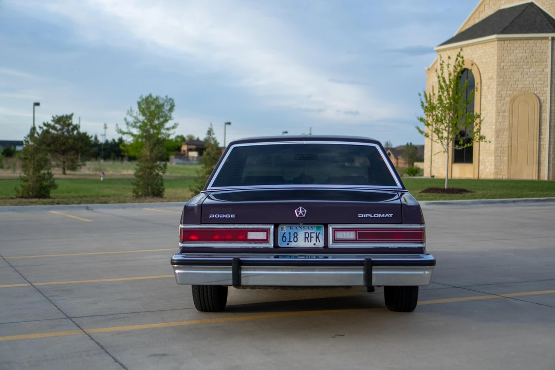 1988 Dodge Diplomat - Image 9 of 31