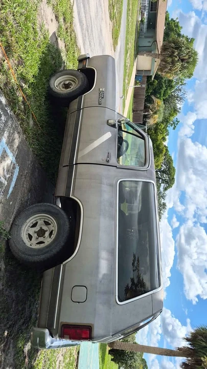 1988 Dodge Ramcharger - Image 2 of 4