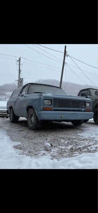 1988 Dodge Ramcharger - Image 2 of 3