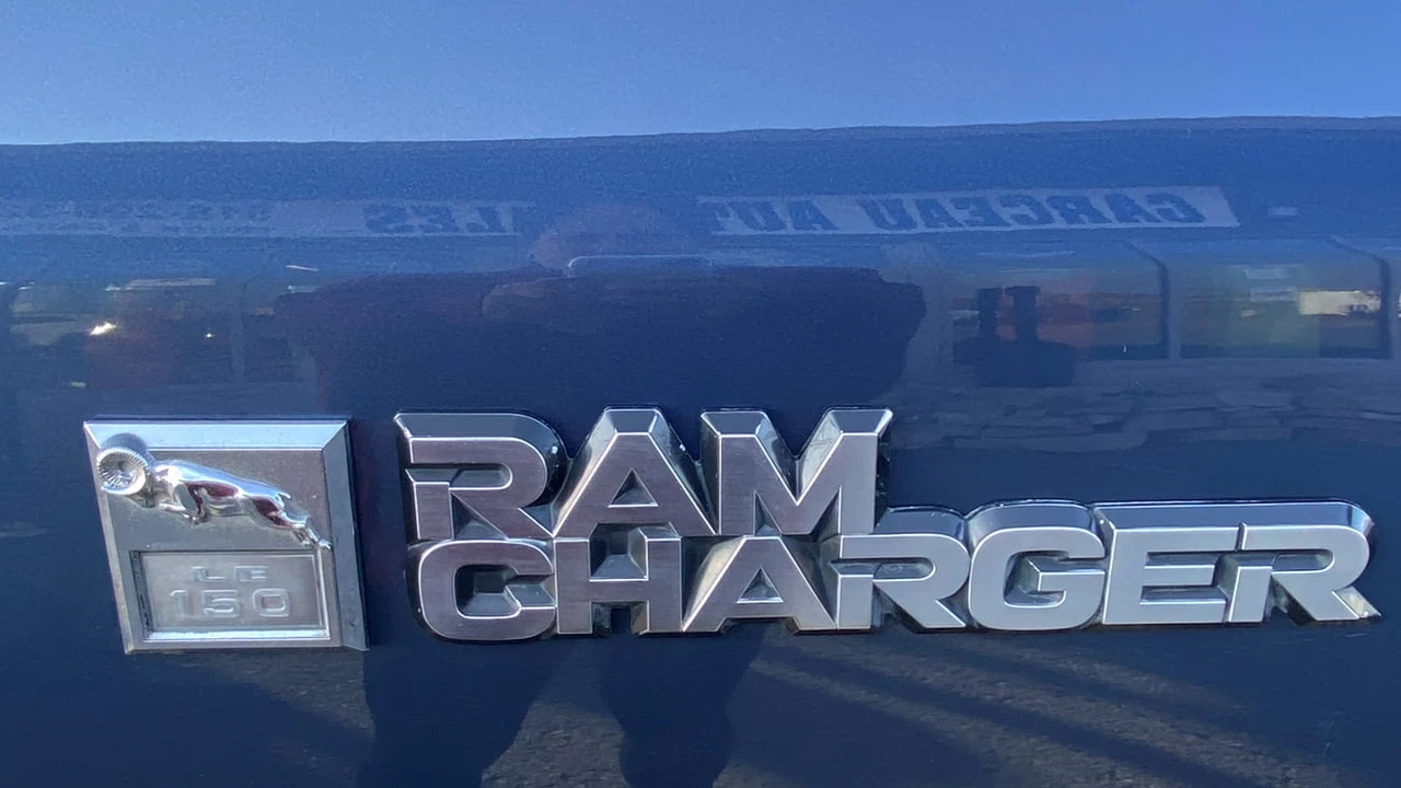 1988 Dodge Ramcharger - Image 5 of 11