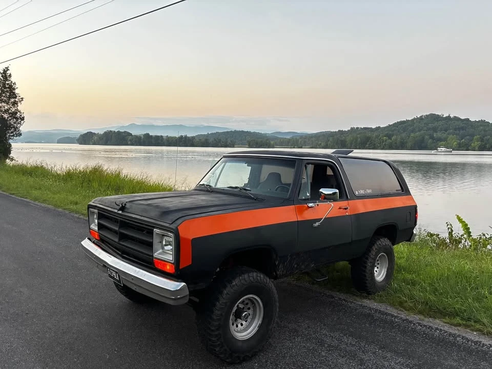 1988 Dodge Ramcharger - Image 11 of 15