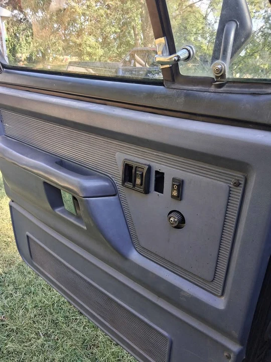 1988 Dodge Ramcharger - Image 13 of 19