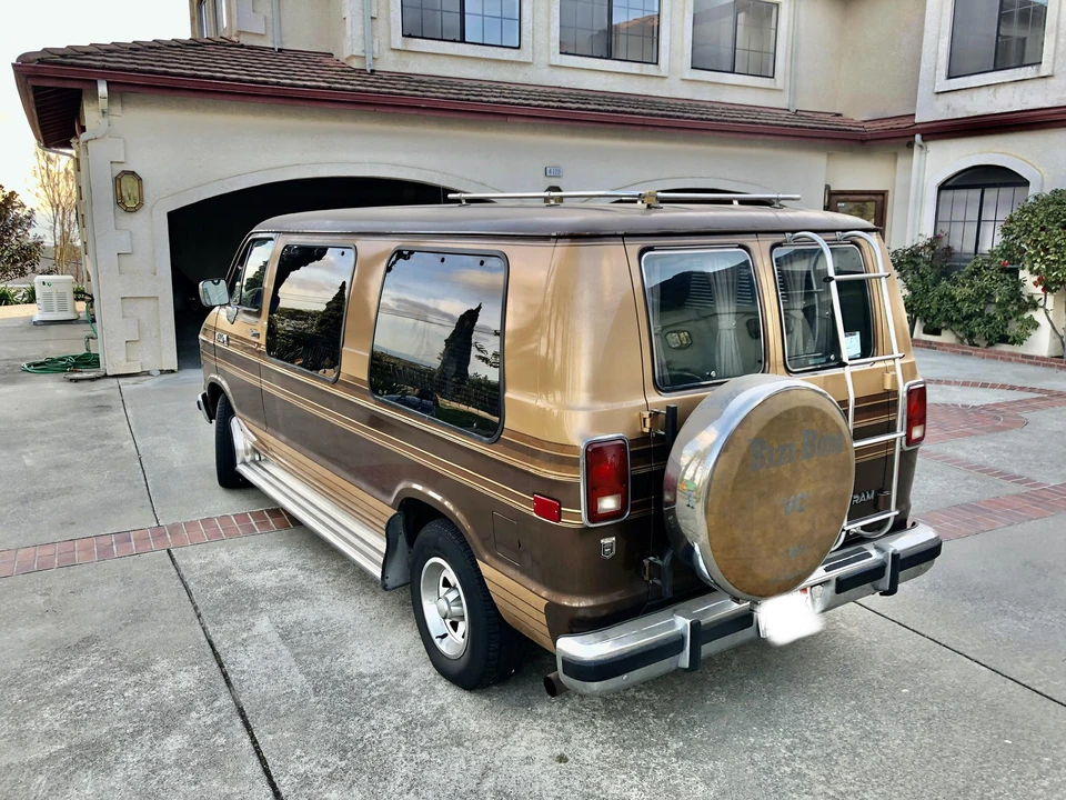 1988 Dodge Ram Van - Image 7 of 31