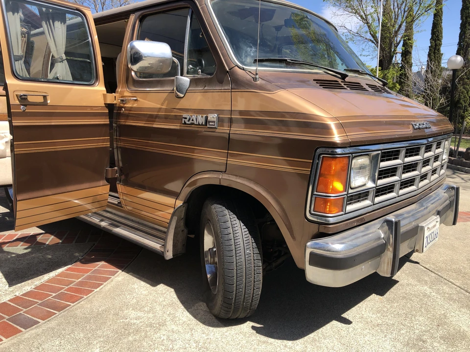 1988 Dodge Ram Van - Image 9 of 31